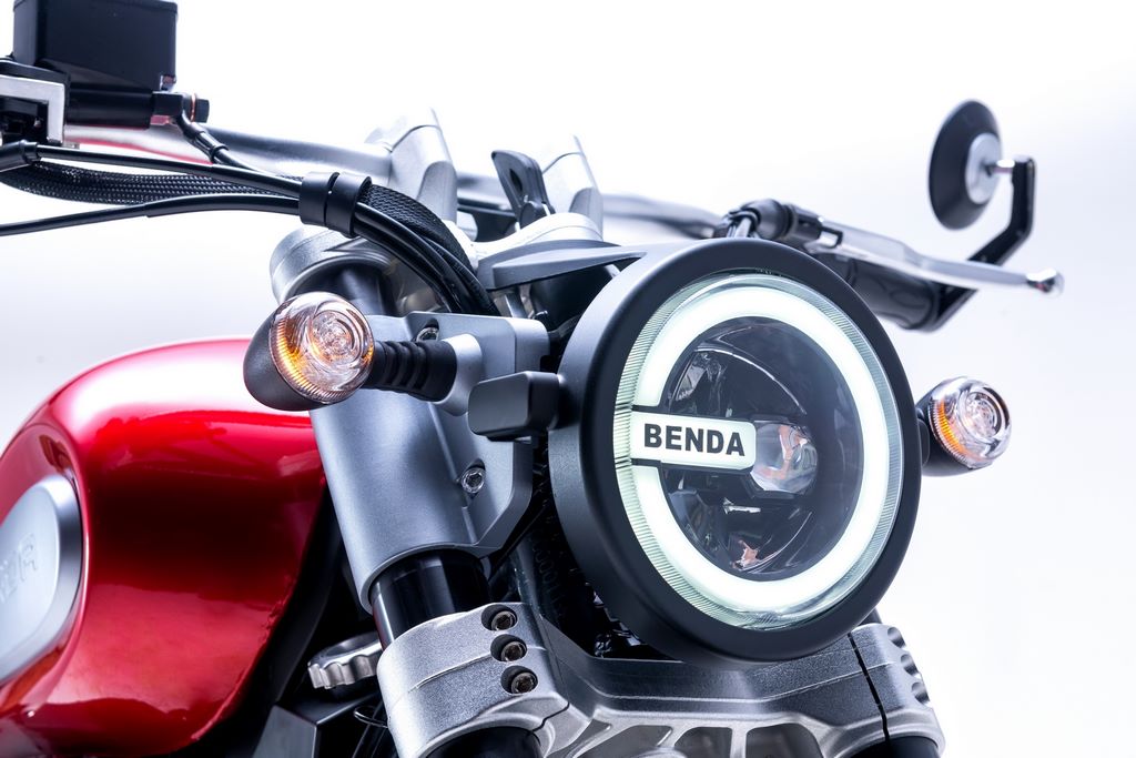 BENDA 125cc. motore Bicilindrico 8 Valvole Azzurro